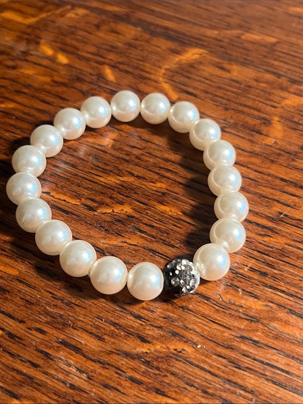White Pearl Stretch Bracelet with Sparkle Accent Bead